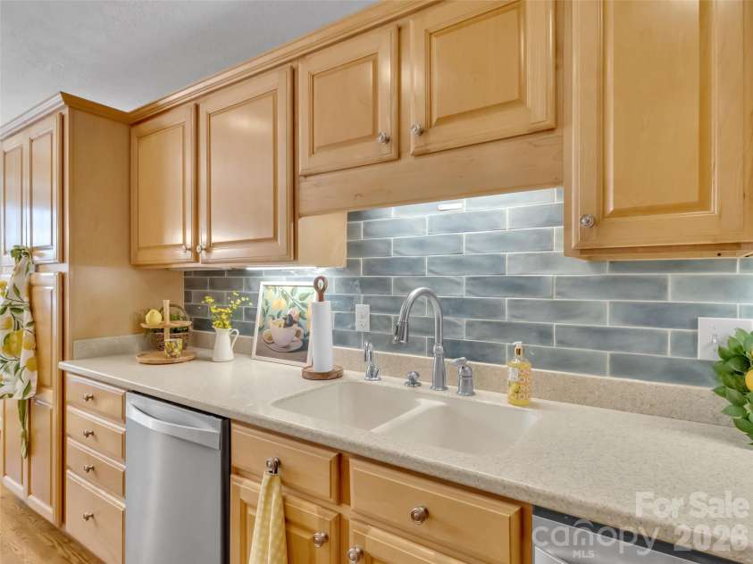 88 Adams Drive, Clyde, NC 28721.  MLS# CAR4379425, YatesRealty ID 20925. 