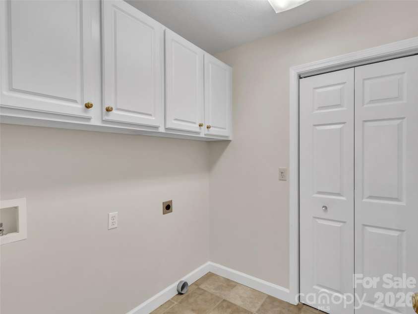 88 Adams Drive, Clyde, NC 28721.  MLS# CAR4379425, YatesRealty ID 20925. 