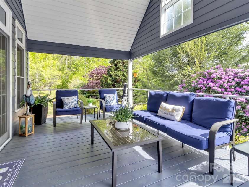 88 Adams Drive, Clyde, NC 28721.  MLS# CAR4379425, YatesRealty ID 20925. 