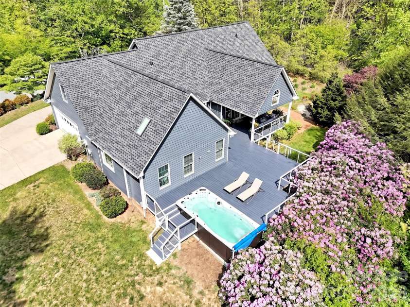 88 Adams Drive, Clyde, NC 28721.  MLS# CAR4379425, YatesRealty ID 20925. 