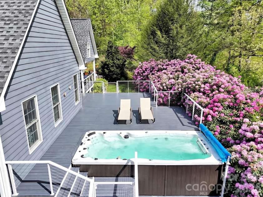 88 Adams Drive, Clyde, NC 28721.  MLS# CAR4379425, YatesRealty ID 20925. 