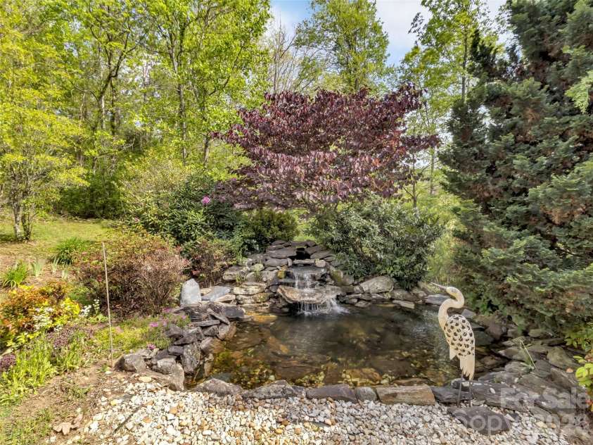 88 Adams Drive, Clyde, NC 28721.  MLS# CAR4379425, YatesRealty ID 20925. 