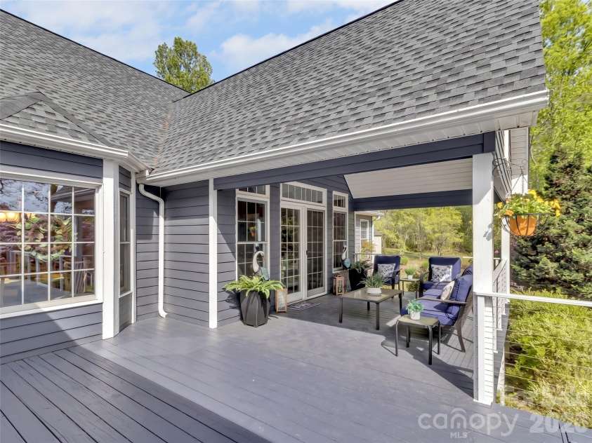 88 Adams Drive, Clyde, NC 28721.  MLS# CAR4379425, YatesRealty ID 20925. 
