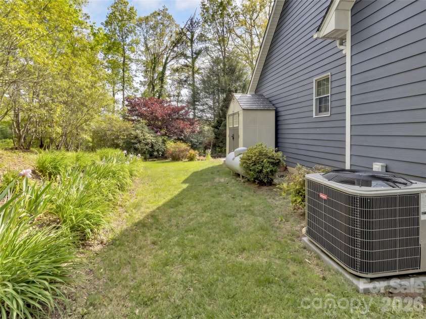 88 Adams Drive, Clyde, NC 28721.  MLS# CAR4379425, YatesRealty ID 20925. 