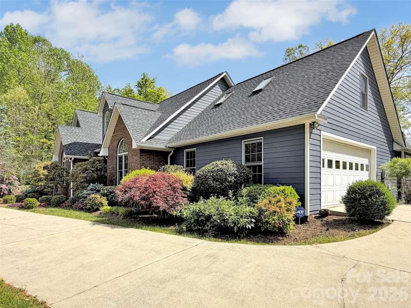 88 Adams Drive, Clyde, NC 28721.  MLS# CAR4379425, YatesRealty ID 20925. 