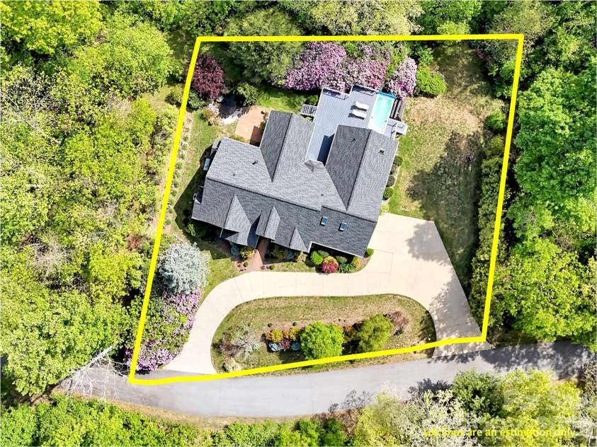 88 Adams Drive, Clyde, NC 28721.  MLS# CAR4379425, YatesRealty ID 20925. 