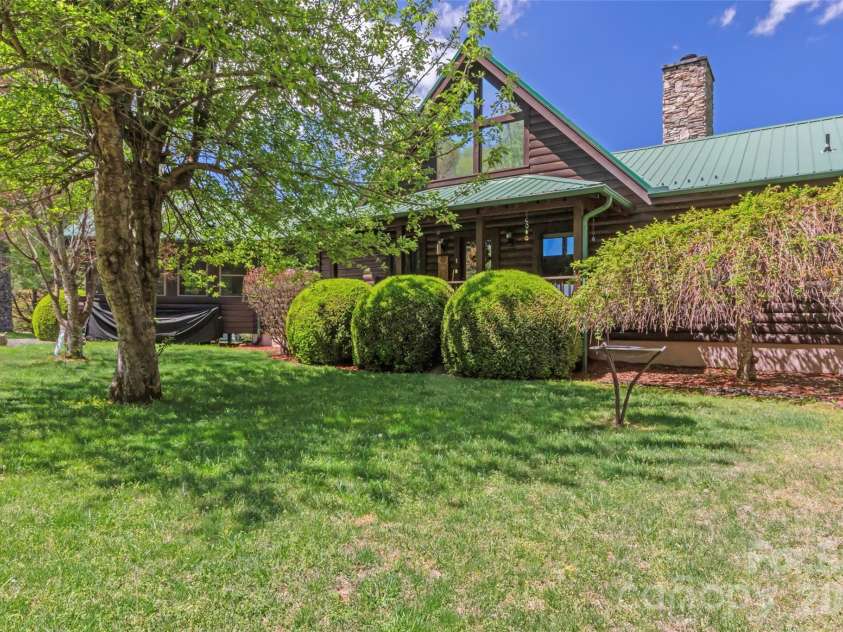 129 Apple Farm Road, Bakersville, NC 28705.  MLS# CAR4375301, YatesRealty ID 20926. 