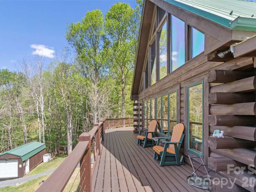 129 Apple Farm Road, Bakersville, NC 28705.  MLS# CAR4375301, YatesRealty ID 20926. 