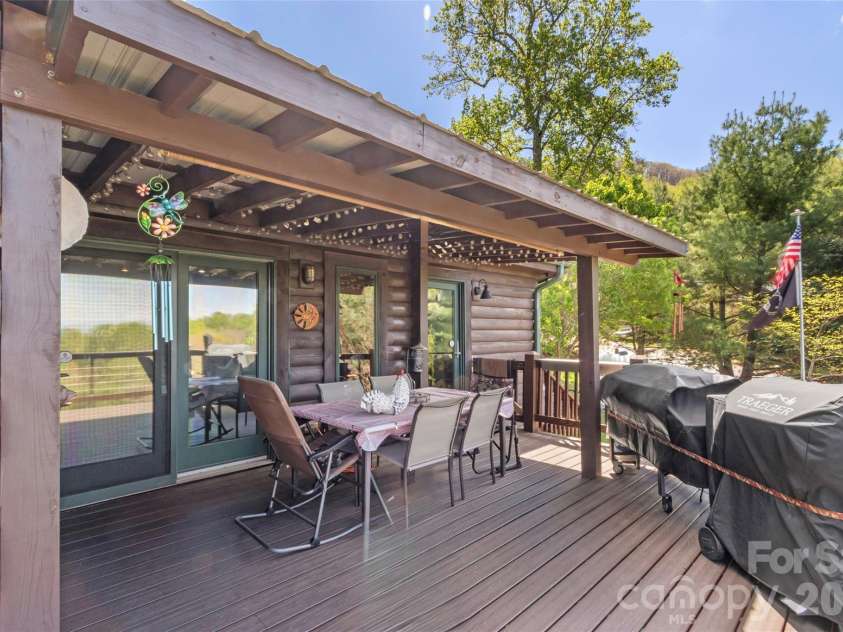 129 Apple Farm Road, Bakersville, NC 28705.  MLS# CAR4375301, YatesRealty ID 20926. 
