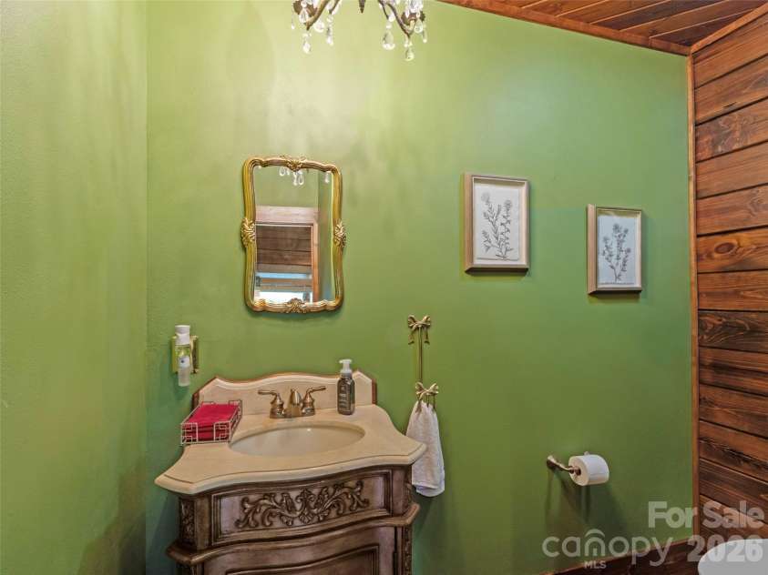 129 Apple Farm Road, Bakersville, NC 28705.  MLS# CAR4375301, YatesRealty ID 20926. 