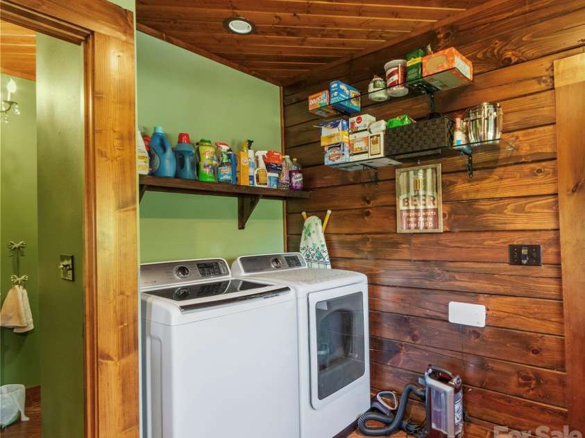 129 Apple Farm Road, Bakersville, NC 28705.  MLS# CAR4375301, YatesRealty ID 20926. 
