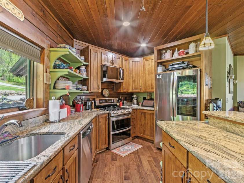 129 Apple Farm Road, Bakersville, NC 28705.  MLS# CAR4375301, YatesRealty ID 20926. 
