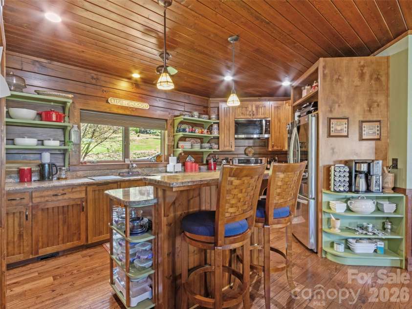 129 Apple Farm Road, Bakersville, NC 28705.  MLS# CAR4375301, YatesRealty ID 20926. 