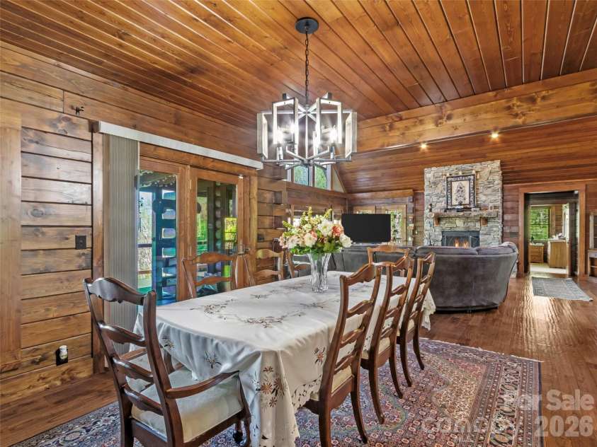 129 Apple Farm Road, Bakersville, NC 28705.  MLS# CAR4375301, YatesRealty ID 20926. 