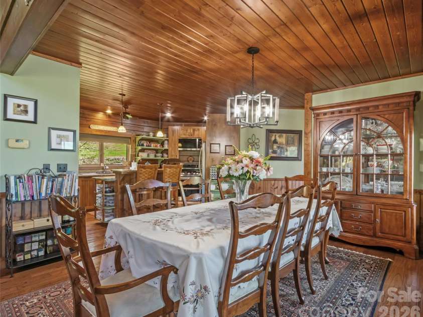 129 Apple Farm Road, Bakersville, NC 28705.  MLS# CAR4375301, YatesRealty ID 20926. 