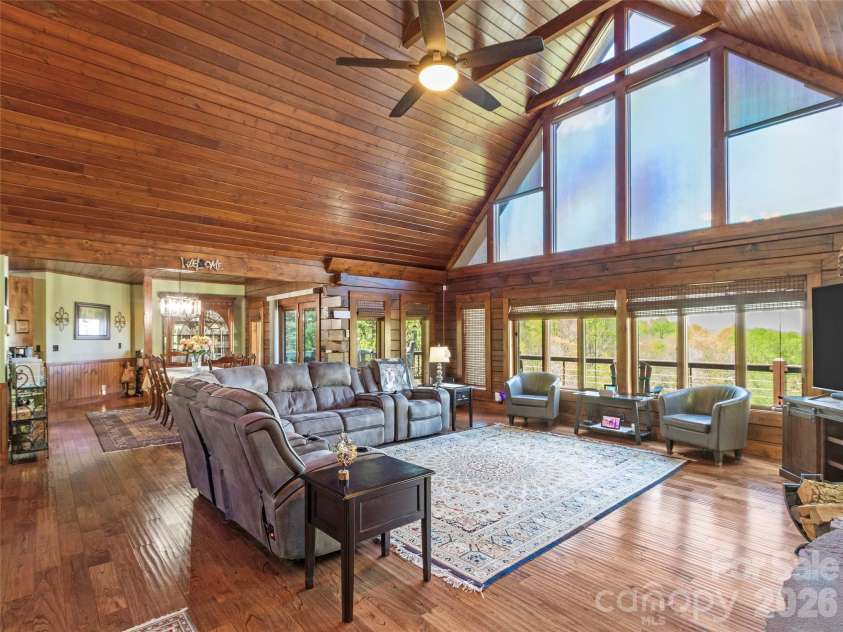 129 Apple Farm Road, Bakersville, NC 28705.  MLS# CAR4375301, YatesRealty ID 20926. 