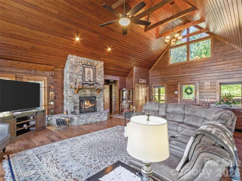 129 Apple Farm Road, Bakersville, NC 28705.  MLS# CAR4375301, YatesRealty ID 20926. 