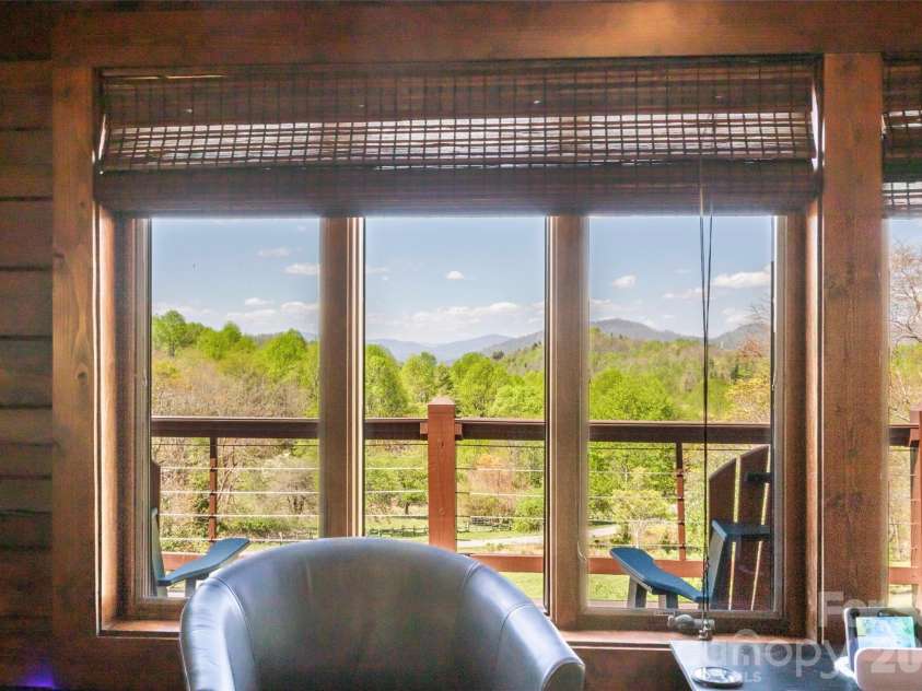 129 Apple Farm Road, Bakersville, NC 28705.  MLS# CAR4375301, YatesRealty ID 20926. 