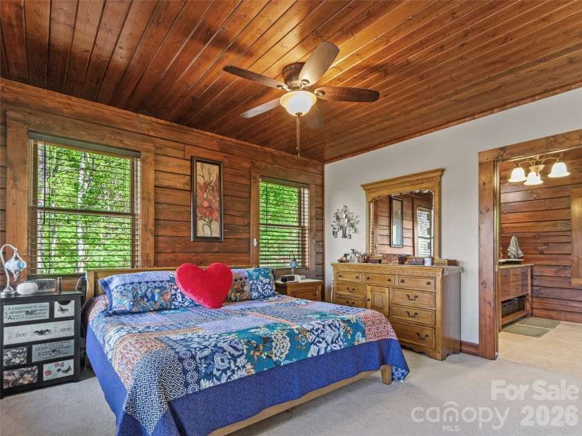 129 Apple Farm Road, Bakersville, NC 28705.  MLS# CAR4375301, YatesRealty ID 20926. 
