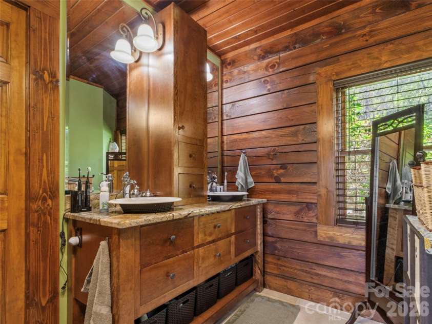 129 Apple Farm Road, Bakersville, NC 28705.  MLS# CAR4375301, YatesRealty ID 20926. 
