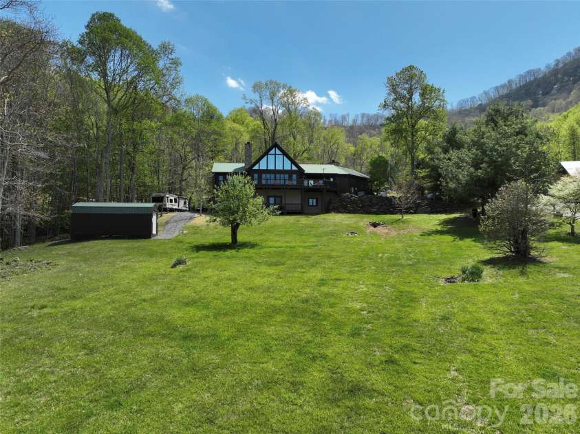 129 Apple Farm Road, Bakersville, NC 28705.  MLS# CAR4375301, YatesRealty ID 20926. 
