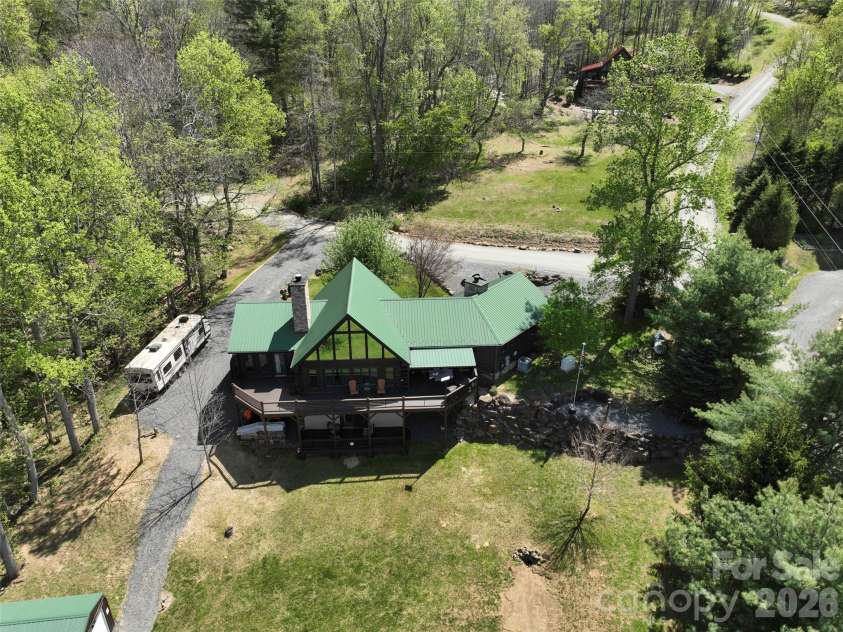 129 Apple Farm Road, Bakersville, NC 28705.  MLS# CAR4375301, YatesRealty ID 20926. 