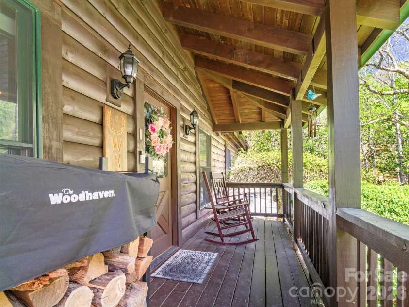 129 Apple Farm Road, Bakersville, NC 28705.  MLS# CAR4375301, YatesRealty ID 20926. 