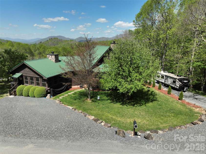 129 Apple Farm Road, Bakersville, NC 28705.  MLS# CAR4375301, YatesRealty ID 20926. 