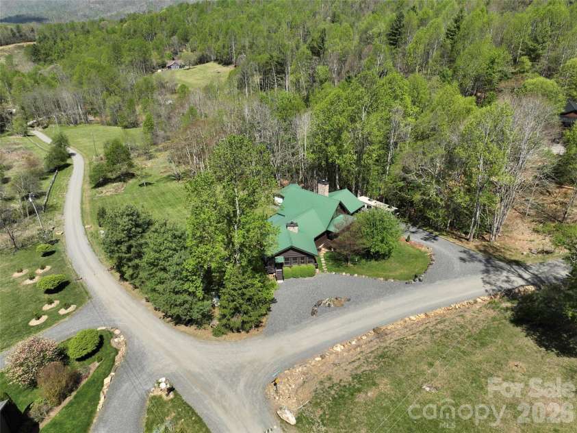 129 Apple Farm Road, Bakersville, NC 28705.  MLS# CAR4375301, YatesRealty ID 20926. 