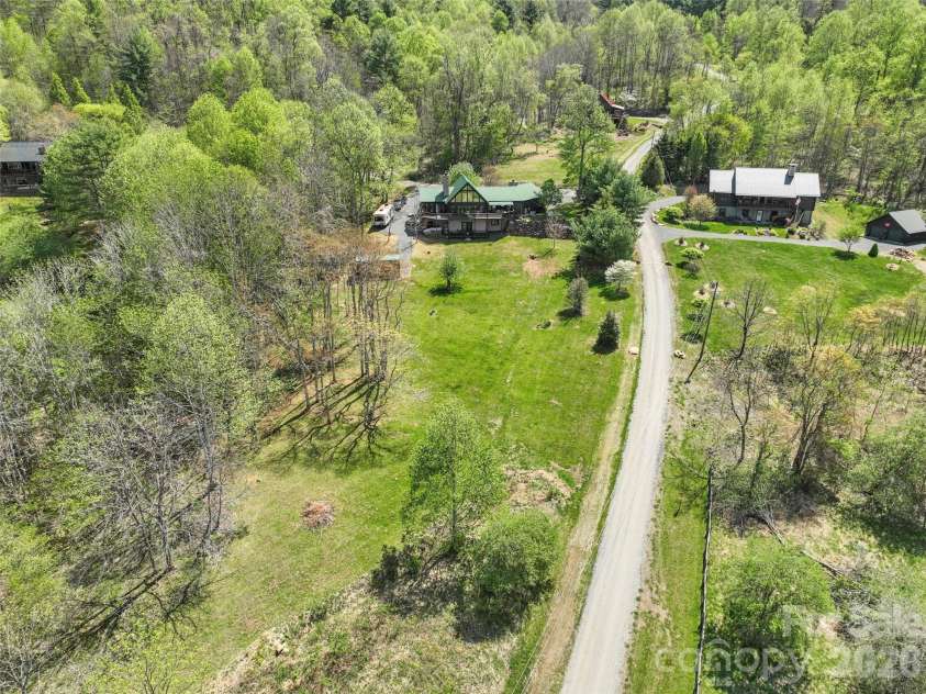 129 Apple Farm Road, Bakersville, NC 28705.  MLS# CAR4375301, YatesRealty ID 20926. 
