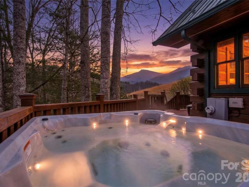 101 Jack Straw Lane, Burnsville, NC 28714.  MLS# CAR4372621, YatesRealty ID 20927. 