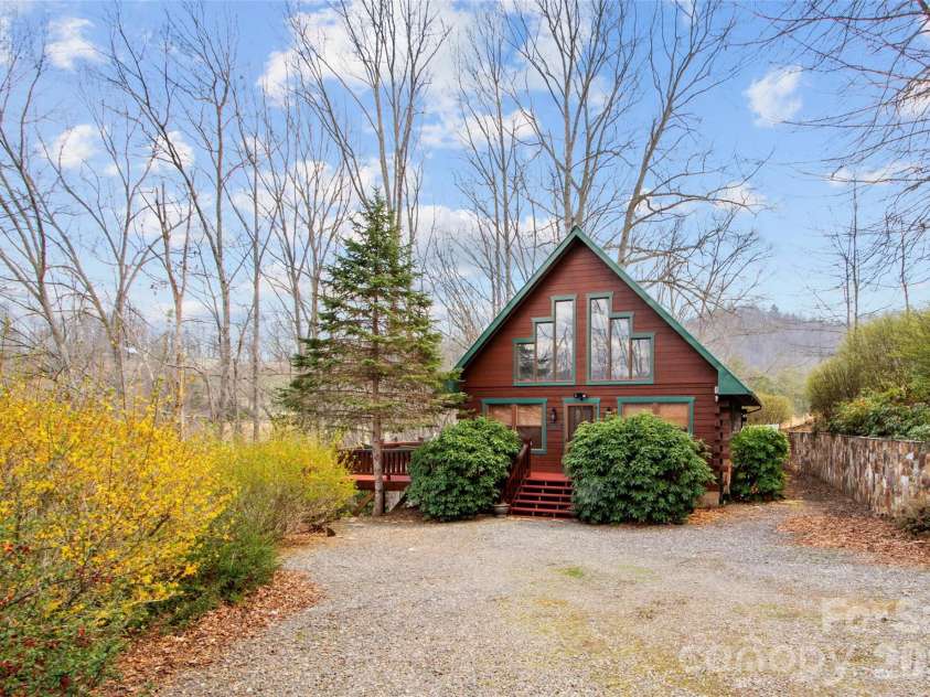 101 Jack Straw Lane, Burnsville, NC 28714.  MLS# CAR4372621, YatesRealty ID 20927. 