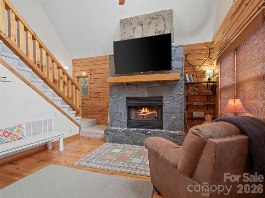 101 Jack Straw Lane, Burnsville, NC 28714.  MLS# CAR4372621, YatesRealty ID 20927. 