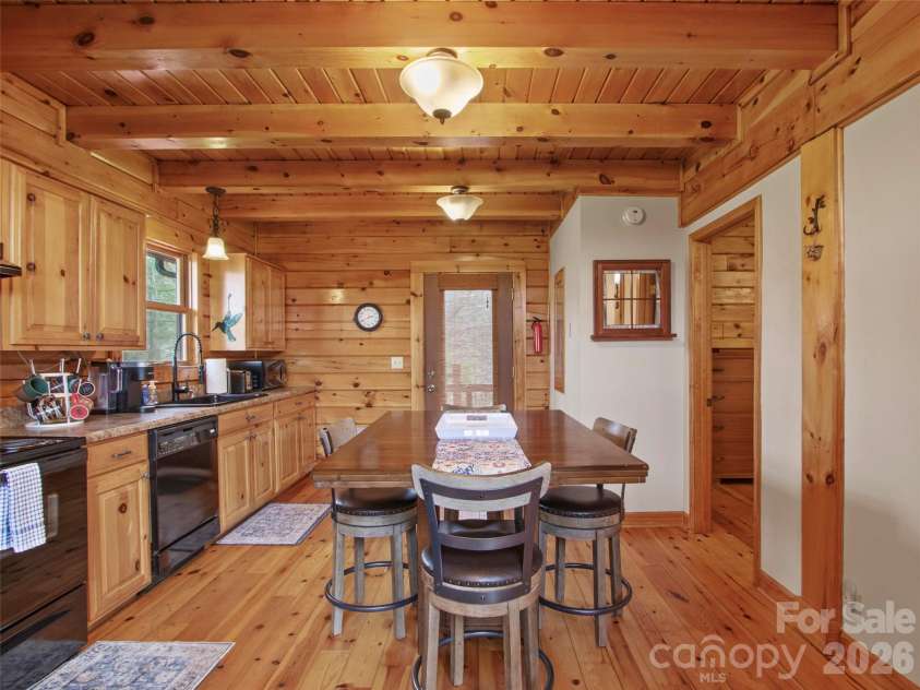 101 Jack Straw Lane, Burnsville, NC 28714.  MLS# CAR4372621, YatesRealty ID 20927. 