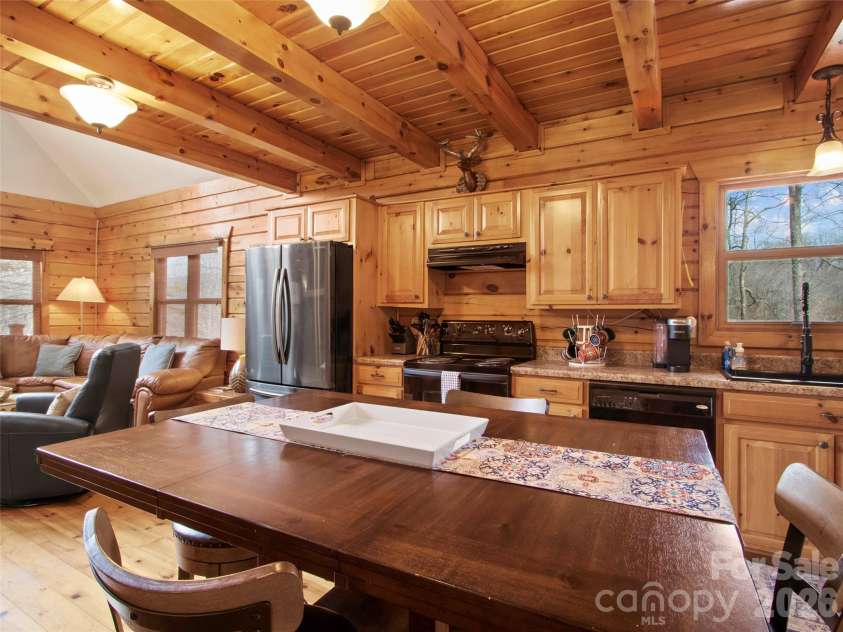 101 Jack Straw Lane, Burnsville, NC 28714.  MLS# CAR4372621, YatesRealty ID 20927. 