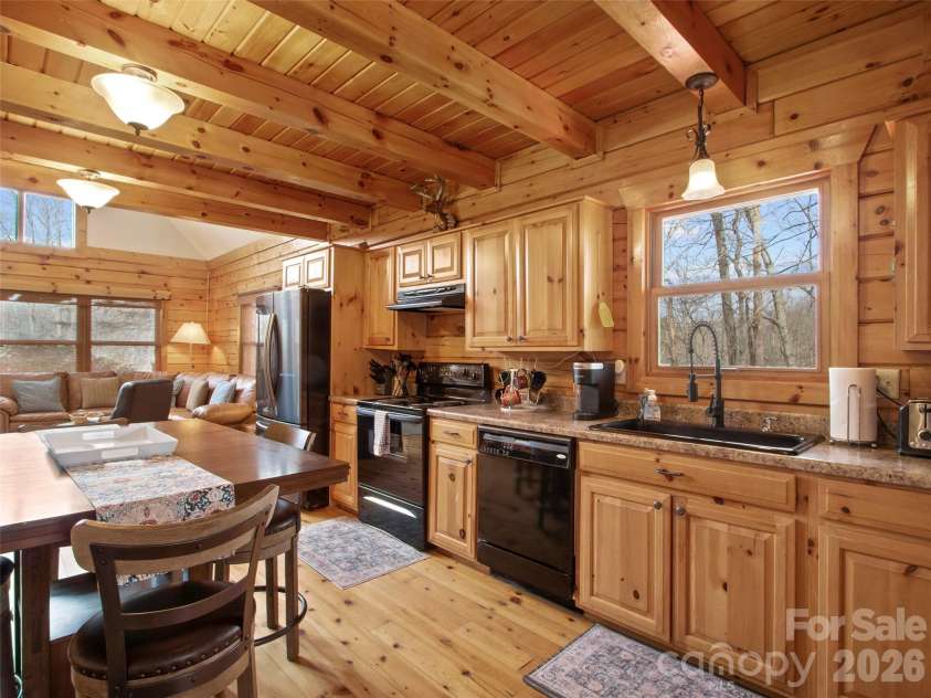 101 Jack Straw Lane, Burnsville, NC 28714.  MLS# CAR4372621, YatesRealty ID 20927. 