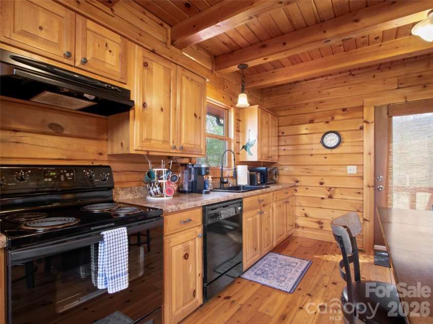 101 Jack Straw Lane, Burnsville, NC 28714.  MLS# CAR4372621, YatesRealty ID 20927. 