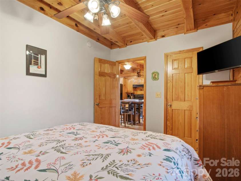101 Jack Straw Lane, Burnsville, NC 28714.  MLS# CAR4372621, YatesRealty ID 20927. 