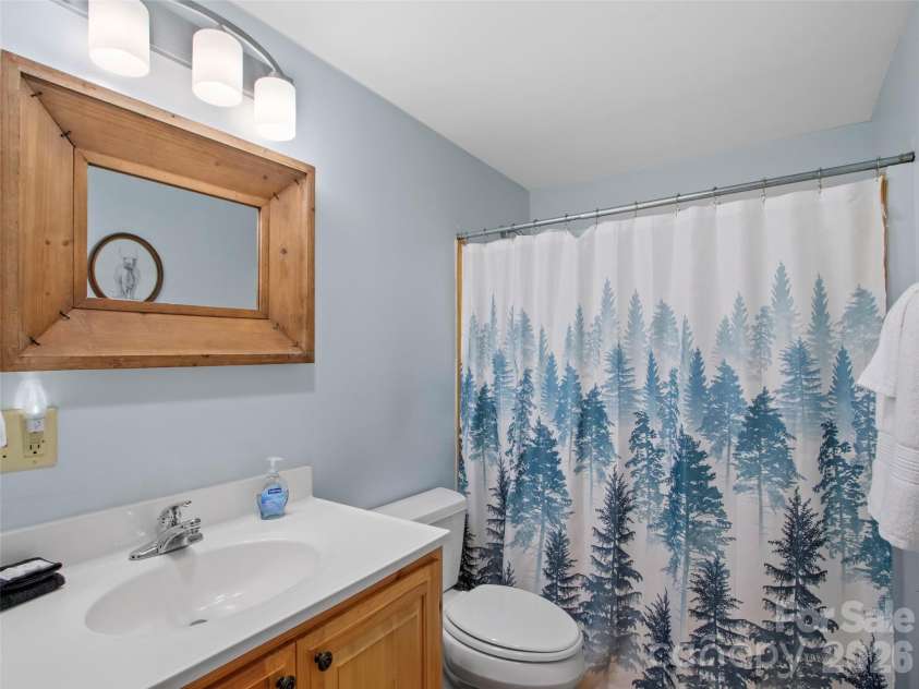 101 Jack Straw Lane, Burnsville, NC 28714.  MLS# CAR4372621, YatesRealty ID 20927. 