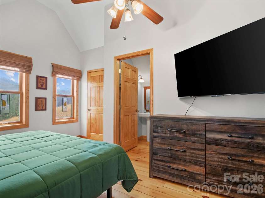 101 Jack Straw Lane, Burnsville, NC 28714.  MLS# CAR4372621, YatesRealty ID 20927. 