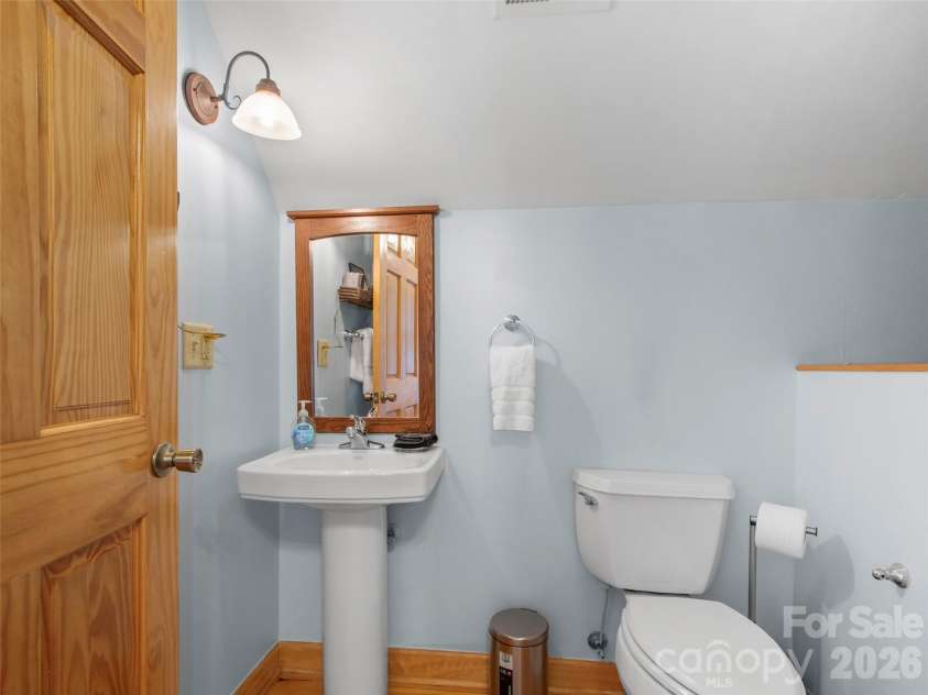 101 Jack Straw Lane, Burnsville, NC 28714.  MLS# CAR4372621, YatesRealty ID 20927. 