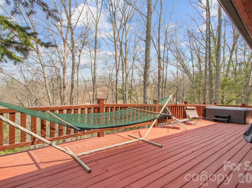 101 Jack Straw Lane, Burnsville, NC 28714.  MLS# CAR4372621, YatesRealty ID 20927. 