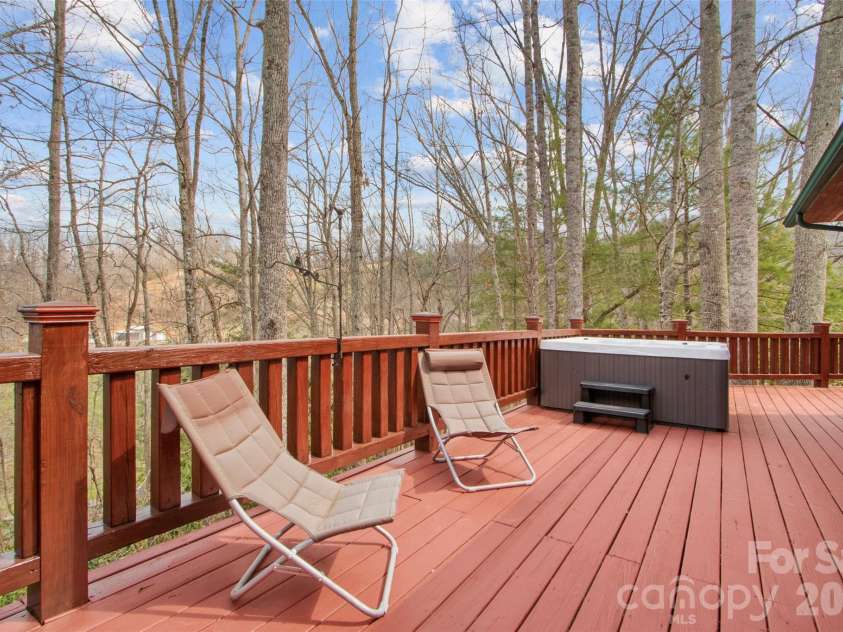 101 Jack Straw Lane, Burnsville, NC 28714.  MLS# CAR4372621, YatesRealty ID 20927. 