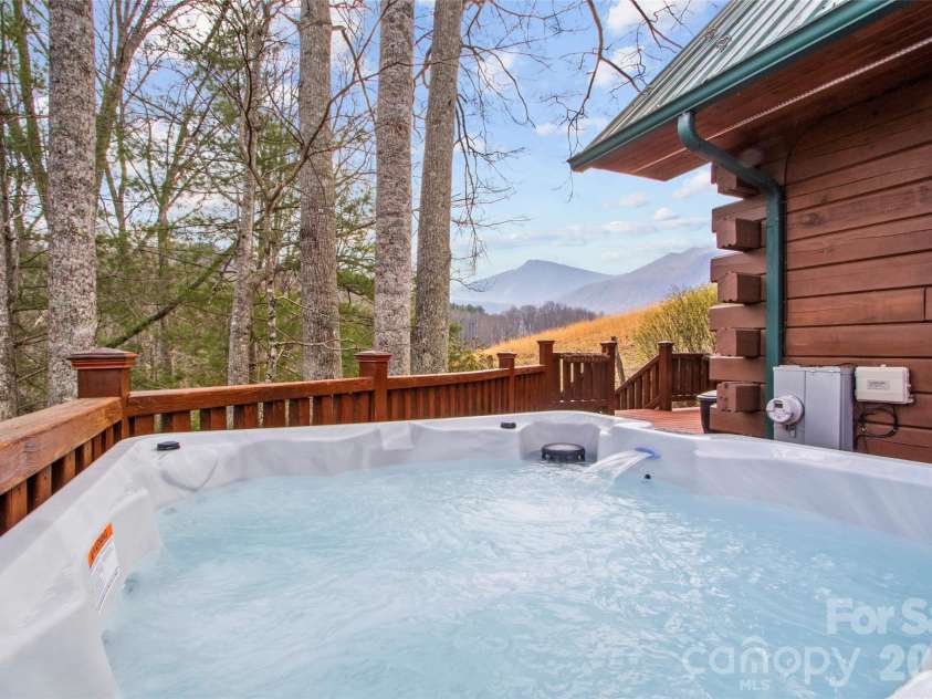 101 Jack Straw Lane, Burnsville, NC 28714.  MLS# CAR4372621, YatesRealty ID 20927. 