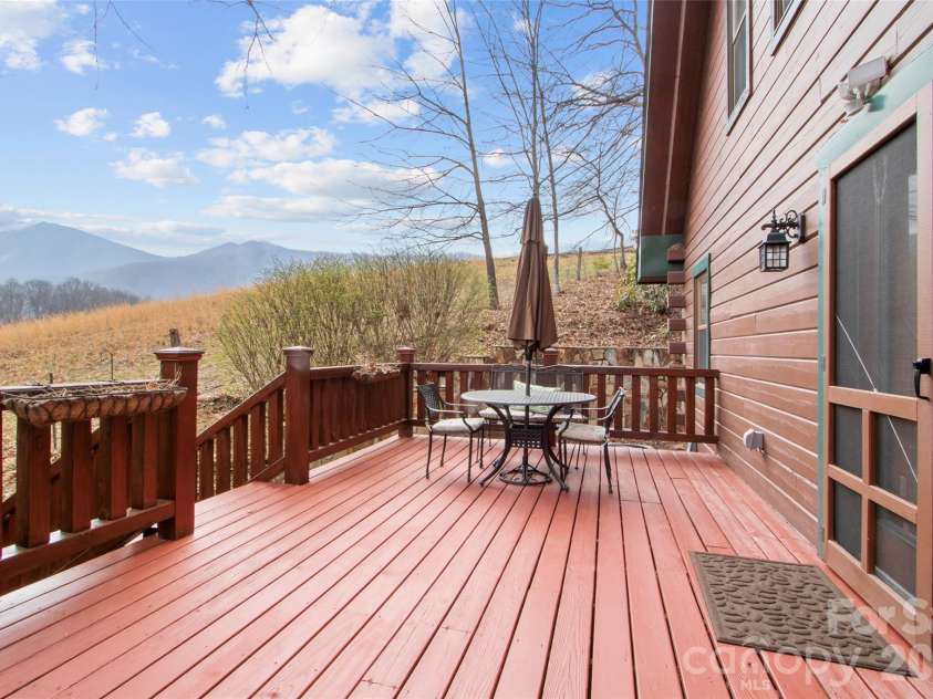 101 Jack Straw Lane, Burnsville, NC 28714.  MLS# CAR4372621, YatesRealty ID 20927. 