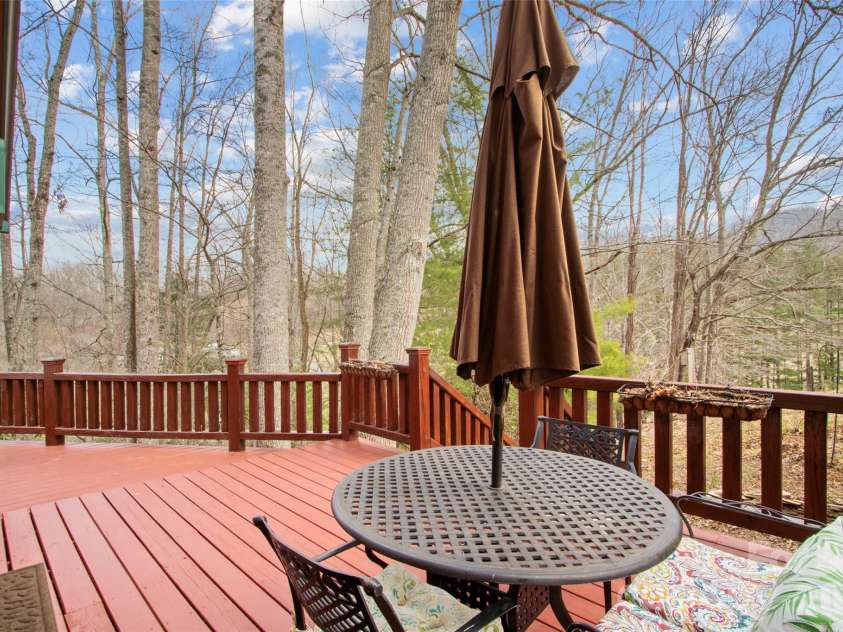 101 Jack Straw Lane, Burnsville, NC 28714.  MLS# CAR4372621, YatesRealty ID 20927. 