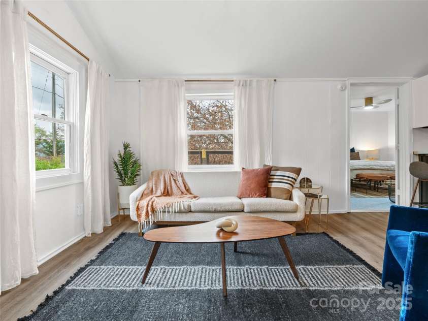 14 View Street, Asheville, NC 28804.  MLS# CAR4261605, YatesRealty ID 20928. 