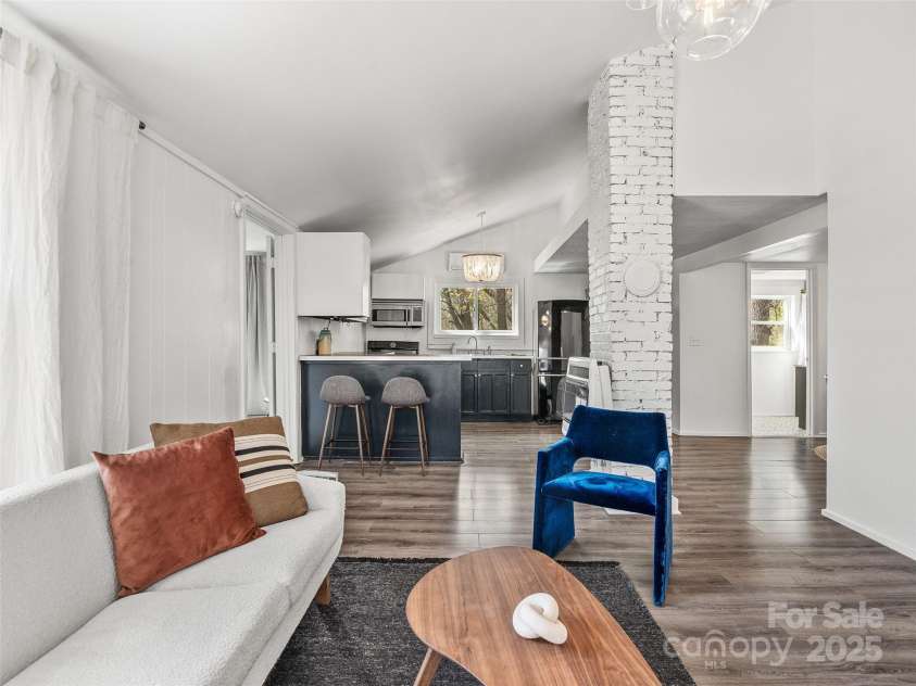 14 View Street, Asheville, NC 28804.  MLS# CAR4261605, YatesRealty ID 20928. 