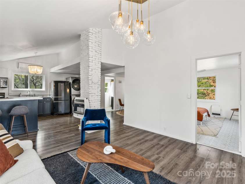 14 View Street, Asheville, NC 28804.  MLS# CAR4261605, YatesRealty ID 20928. 