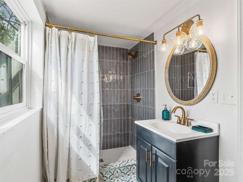 14 View Street, Asheville, NC 28804.  MLS# CAR4261605, YatesRealty ID 20928. 